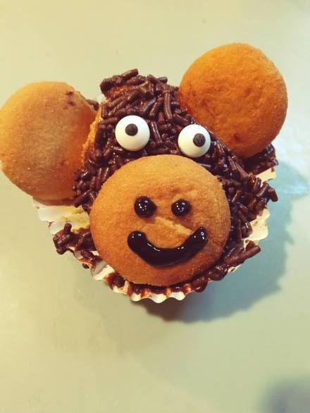 Monkey Cupcake With Vanilla Cookies